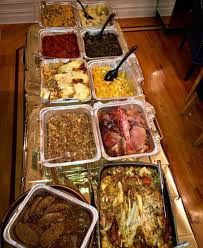 My holiday table always has collard greens with tender falling off the bone ham hocks, cornbread, yams, smothered chicken, candied yams, southern potato salad…. Pin By Funkyfabu Daprettyone On Dining Out Good To Go Yum Big Family Meals Food Soul Food