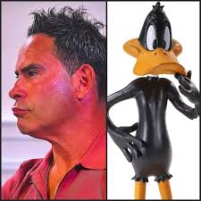 Hello everyone! Have you ever noticed the similarities between Sheriff  Thompson and his Deputy, with the characters Daffy Duck and Porky Pig? One  is arrogant, childish and incompetent, tall, thin and black,