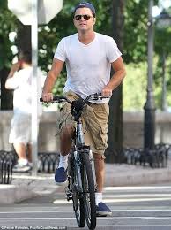 Leonardo Dicaprio A Velo Leonardo Di Caprio Fahrrad Mann