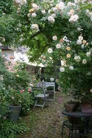 Einrichten Im Grunen Die Schonsten Ideen Fur Deinen Garten Auf Solebich Www Solebich De Garten Garten Terrasse Garten Kleiner Hof Garten Cottage Garten