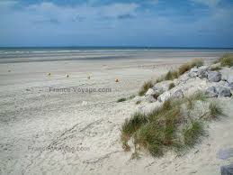 Paysages De La Cote D Opale Dune Avec Des Plantes Oyats Et Des Rochers Plage De Sable Avec Bouees Jaunes Mer La Manche Tourisme Paysage Boulogne Sur Mer