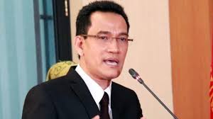 (lahir di palembang, sumatra selatan, 26 januari 1970; Refly Harun Dan Kumpulan Kritikannya Pada Pemerintah Kumparan Com
