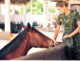 Check spelling or type a new query. Flavia Alessandra Tbt Com A Minha Tenente Erica Em Salve Jorge Veterinaria Cavalaria Sj Facebook