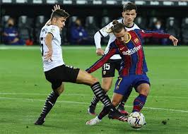 Toda la información de laliga santander, laliga smartbank, y primera división femenina: Barcelona Sufre Gana Y Sigue En La Lucha Por Ser Campeon De La Liga Espanola