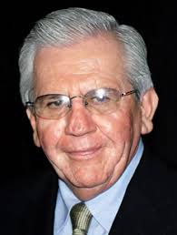 Félix Báez-Jorge nació el 19 de mayo de 1945, es Doctor en Historia  Contemporánea por la Universidad del País Vasco, es profesor-investigador  del Instituto de Investigaciones Histórico-Sociales de la Universidad  Veracruzana, su