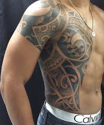 Lo del seo negativo es una broma. Tatuajes Tribales Masculinos Y Disenos Mahories Para El Hombro