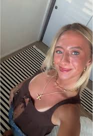 Creative Fit Check Ideas for Minimalist Spaces