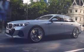BMW 5 Series vs Jaguar XE | CarsGuide