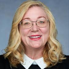 Kendra Burton's Instagram, Twitter & Facebook