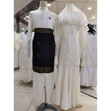 Baju tunang nikah lace off white v omar ali style baju kurung modern material lace omar ali is a brand established way back in 1935 by the late haji omar bin ali with his first shop opened at the kampung baru kuala lumpur then malay bazaar wisma yakin in the business of traditional malay. Set Couple Baju Tunang Nikah Sanding Floral Lace Shopee Malaysia