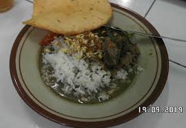 Rawon merupakan makanan tradisional indonesia terutamanya masyarakat jawa timur. Nasi Rawon Ala Weanind Kissparry Suwardi Weanind