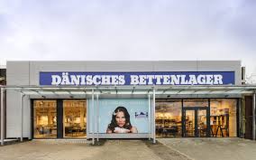 Ein klappstuhl ist clever, weil er, wie der name schon sagt, zusammengeklappt werden kann. Danisches Bettenlaher