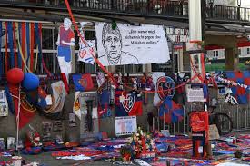 Und weiterhin halten sich die gerüchte eines verkaufs des vereins. Fc Basel Die Situation Spitzt Sich Zu Mit Zahlreichen Weiteren Aktionen Setzen Die Fcb Fans Zeichen Gegen Bernhard Burgener St Galler Tagblatt