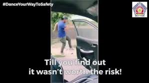 Viral akibat nak berkiki sangat kan dah kena tinggal. Kiki Challenge Might Be Most Dangerous Viral Video Trend For Idiots Yet Devon Live