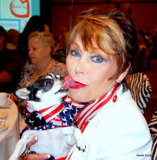 Roxie Davenport's Instagram, Twitter & Facebook