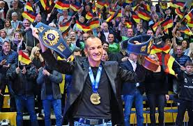 Von der postkarte bis zum maxibrief sind alle briefformate abgedeckt. Frank Stabler Aus Musberg Die Stadt Feiert Ihren Ringer Weltmeister Landkreis Esslingen Stuttgarter Zeitung
