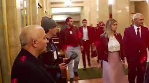 Datorită olguței, datorită dragostei mele pentru acest oraș. Liviu Dragnea È™i A Adus Iubita La Congresul Psd Cum A Fost PrimitÄƒ Irina TÄƒnase De Social DemocraÈ›i