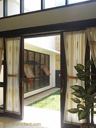 Salah satu model pintu taman yang cukup digemari adalah pintu model gerbang dengan bahan kayu. Contoh Pintu Geser Untuk Double Pintu Pintu Tunggal Dan Pintu Geser Garasi Arsitektur Rumah Tinggal Dan Desain Interior