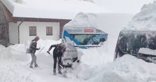 Het land heeft 8,1 miljoen inwoners op een oppervlakte even groot als nederland. Dik Pak Sneeuw Voor De Alpen Skien Kan Alleen In Zwitserland Weernieuws Hln Be