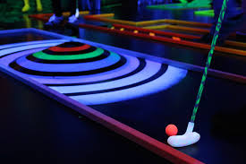 Ein Heldenhafter Spass Schwarzlicht Minigolf In Mainz Werbung Minigolf Schwarzlicht Mainz