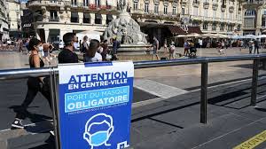 Le port du masque obligatoire en extérieur fait débat. Covid 19 Pourquoi Le Port Du Masque En Exterieur N Est Toujours Pas Obligatoire Partout L Express