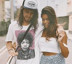 Seu segundo álbum, luz a brilhar, foi lançado em 2012 e teve a produção do cantor armandinho. Paixao Carolina Loureiro Podera Estar De Partida Para O Brasil Para Ir Atras Do Namorado Vitor Kley Nacional Flash