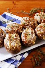 It was thick, rich and the flavor was outstanding. 20 French Onion Soup Inspired Recipes Ideas For French Onion Delish Com