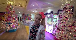 Siwa told fallon that she was making tiktok videos with an lgbtq account called pride house, including one set to paramore's. Here S What Jojo Siwa S House Actually Looks Like