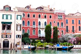 Boote Ausserhalb Wohnungen In Venedig Italien Lizenzfreie Fotos Bilder Und Stock Fotografie Image 32866978