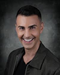 Kris Phillips's Instagram, Twitter & Facebook