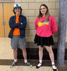 Check out our Dipper and Mabel Pines costumes! Mine was pretty last minute,  hers was a little less so. I'm Dipper if you couldn't tell : r/halloween