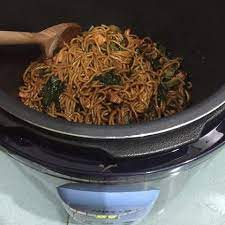 Punyalah semangat memasak sejak ada periuk noxxa ni kan, kita cubalah masak bihun ni, tak payah rendam katanya. Resepi Bihun Goreng Singapore Noxxa Dunia Belajar