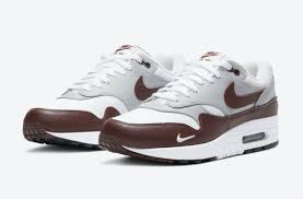 Brown Leather Mudguards Land On The Nike Air Max 1 In 2020 Nike Air Max Nike Air Air Max Sneakers