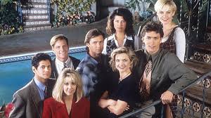 🔴 DRAMMA NEL CINEMA: “SE NE VA ALL’IMPROVVISO…” ADDIO ALLA STAR DI Melrose Place… FAN DISTRUTTI!