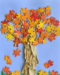 Originelle Herbstcollage Mit Bemalten Puzzleteilen Herbst Kunstprojekte Herbstbastelprojekte Basteln Herbst