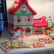 Vintage Strawberry Shortcake Berry Happy Home Garden House Gazebo W Extras Vintage Strawberry Shortcake Strawberry Shortcake Strawberry
