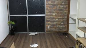 砂壁を漆喰 壁紙にチェンジ 和室から洋室へ limia リミア ミニマルなベッドルーム 砂壁 和室を洋室に