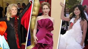 Durch zufall wird sie jahre später von ihrem mörder im fernsehen gesehen (bei einer parade ihres jetzigen wohnorts, und sogleich erkannt, auch wenn sie nun anders (eben wie eine hausfrau und mutter) aussieht als früher). Fashion Fails Bei Den Oscars Das Ist Unsere Top 10