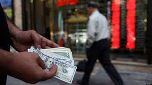 قیمت دلار در بازار آزاد ایران در رکوردی تازه به ۲۰۰ هزار تومان رسید