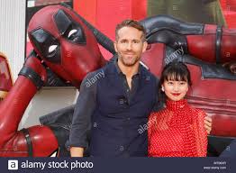 Deadpool (2016) cast and crew credits, including actors, actresses, directors, writers and more. Tokio Japan Mai 29 2018 L R Der Kanadische Schauspieler Ryan Reynolds Und Die Japanische Schauspielerin Shiori Kutsuna Posieren Fur Die Kameras Wahrend Des Japan Premiere Fur Ihren Film Deadpool 2 Am