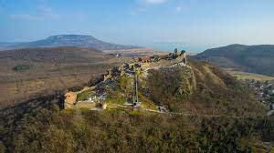 Резервирайте в planetofhotels.com и пътувайте с удоволствие. Musikabende In Der Burg Von Szigliget 2020 Wunderbarerbalaton De