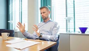 Bent høie (born 4 may 1971) is a norwegian politician from the conservative party who has been minister of health and care services since 16 october 2013. Enklere Regler Skal Gi Faerre Legeerklaeringer