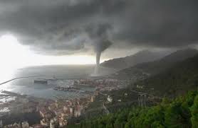 Giant, persistent thunderstorms called supercells spawn the most destructive tornadoes. Italientief Sorgt Fur Mehrere Tornados In Suditalien