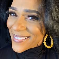 Lisa Batiste's Instagram, Twitter & Facebook