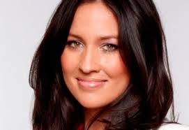 Mel Mclaughlin's Instagram, Twitter & Facebook