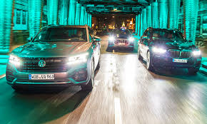 The bmw x5 m50d is a large suv, so there's plenty of room for five adults, although the rear seating design is best suited to two adults, at least for longer trips. Vw Touareg V8 Audi Sq8 Bmw X5 M50d Vergleichstest Autozeitung De