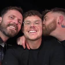 Carl Mutch's Instagram, Twitter & Facebook