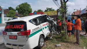 Check spelling or type a new query. Hendak Nyalip Tronton Ambulans Sasak Truk Di Jalan Solo Purwodadi