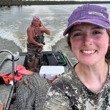 📸 @valerie_casillas55 Every antler collector has a favorite part of an  antler. I am partial to large G3's. What's your favorite? #elk #antler