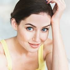 Emily Laub's Instagram, Twitter & Facebook